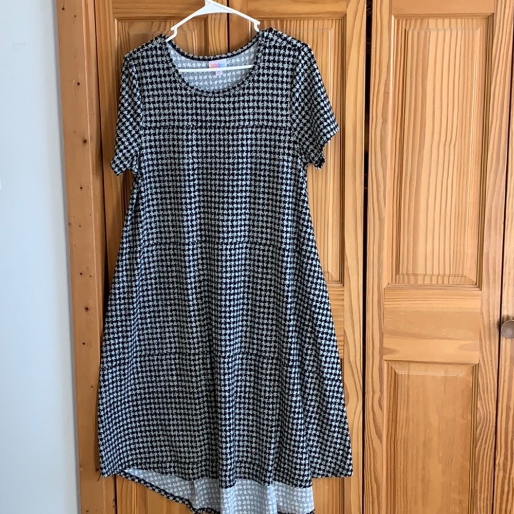 LulaRoe Carly - Size Medium